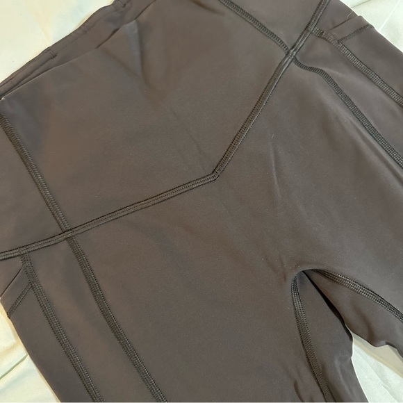 EUC Women’s Lululemon All the Right Places Leggings Size 4 - Picture 2 of 5